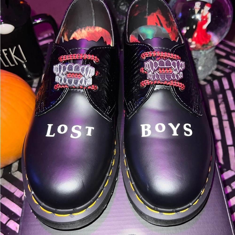 Dr. Martens Lost Boys Boots!❤️Limited Edition!🖤Doctor Martens!Womens 6, Men’s 4 - Picture 8 of 10